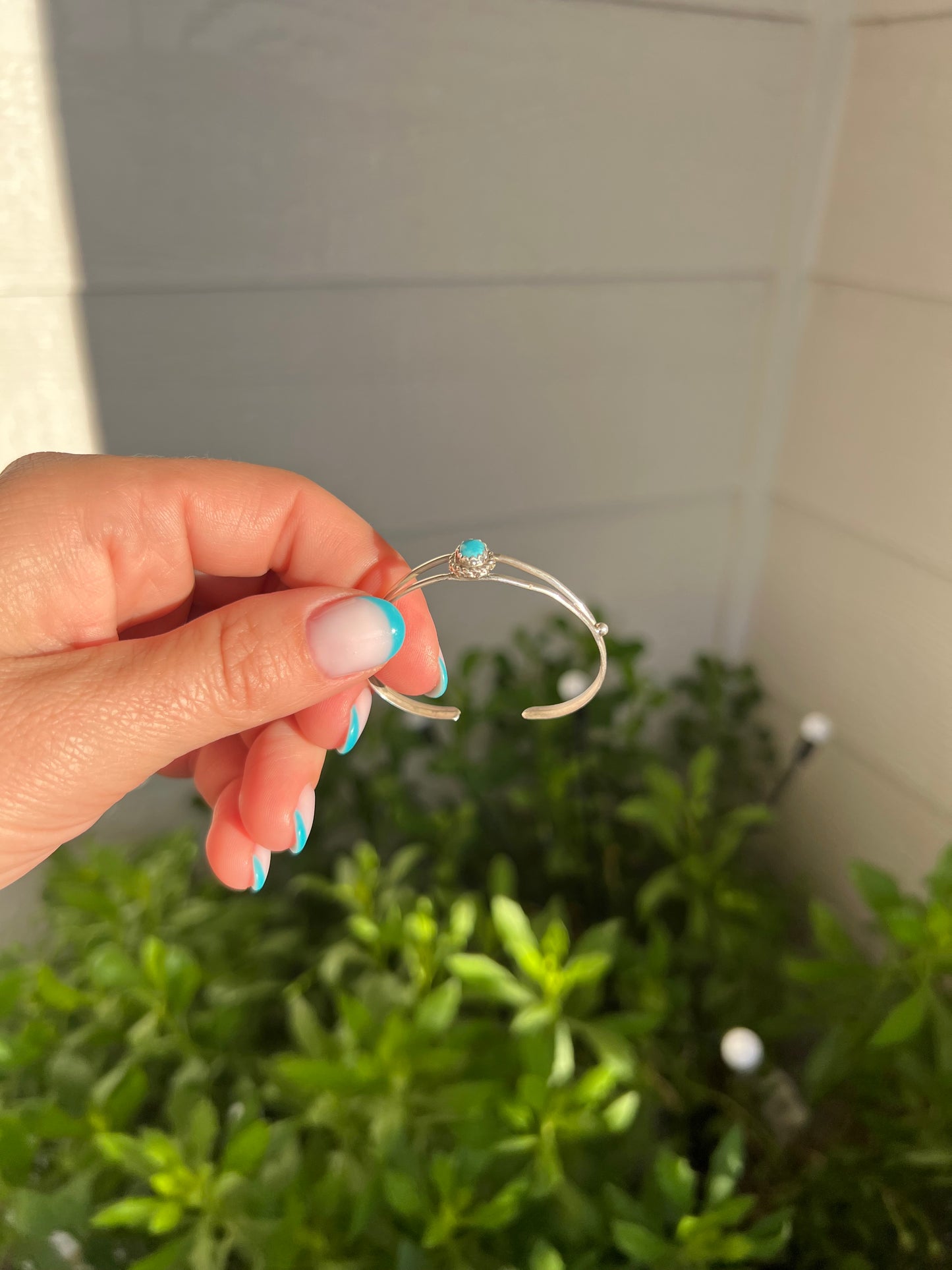 Baby cuff single stone