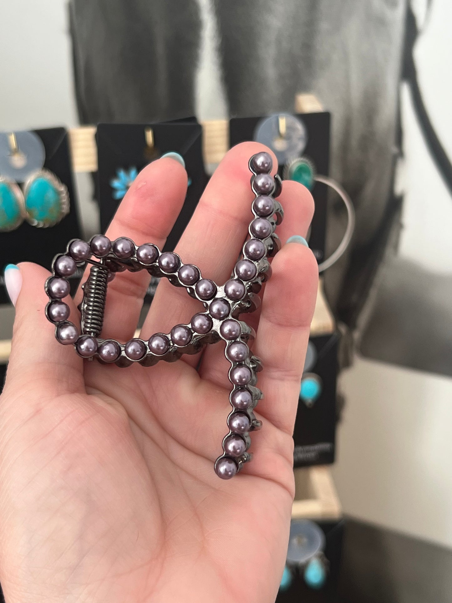 Faux pearl small claw clip
