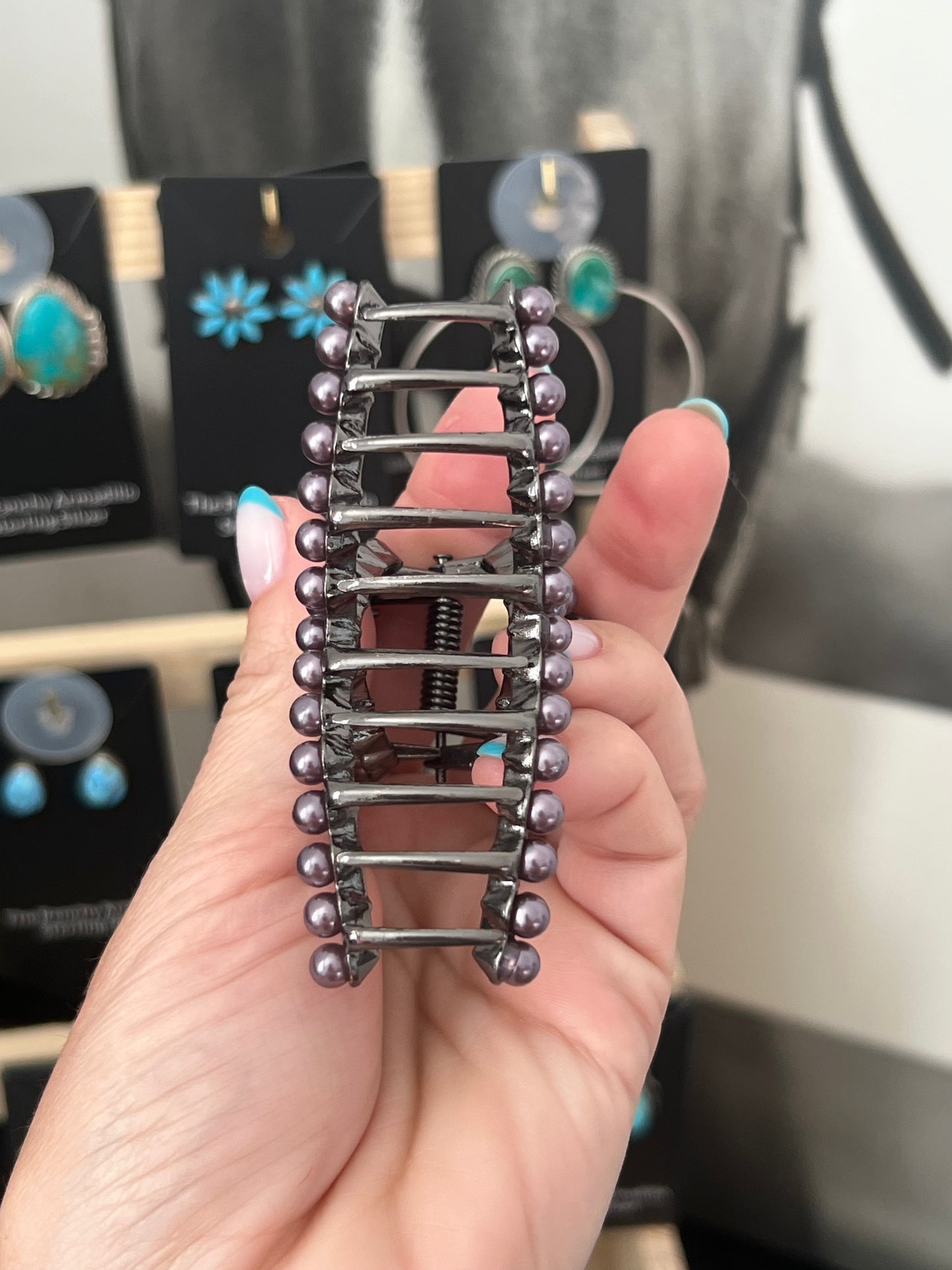 Faux pearl small claw clip